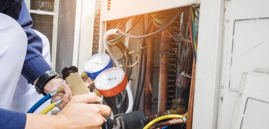 Signs You Need to Call an Air Conditioning Contractor for Repairs