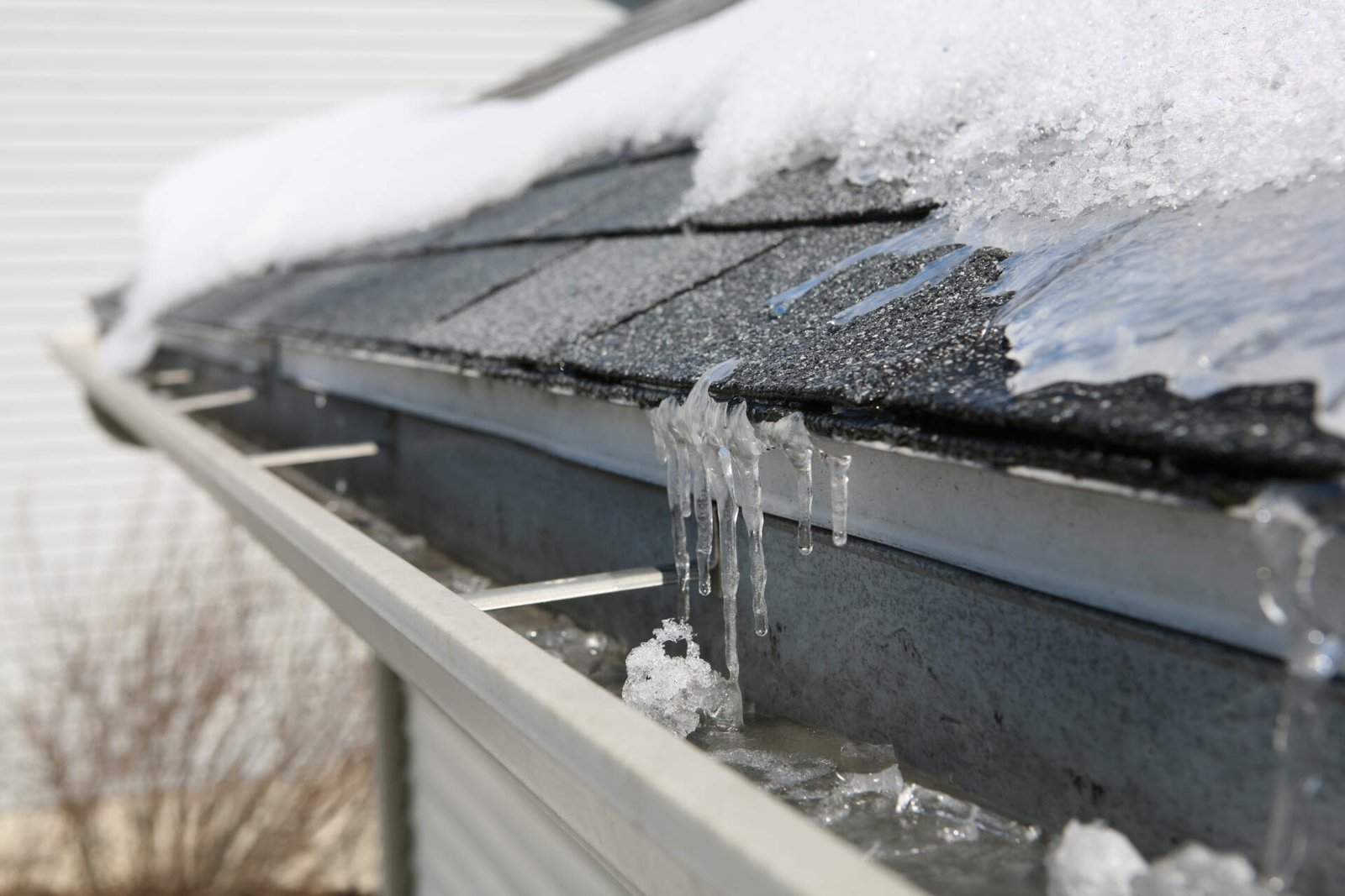 Pros and Cons of Different Gutter Materials