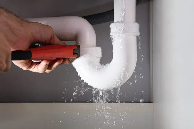 When Should You Call a Plumber? Signs You Shouldn’t Ignore